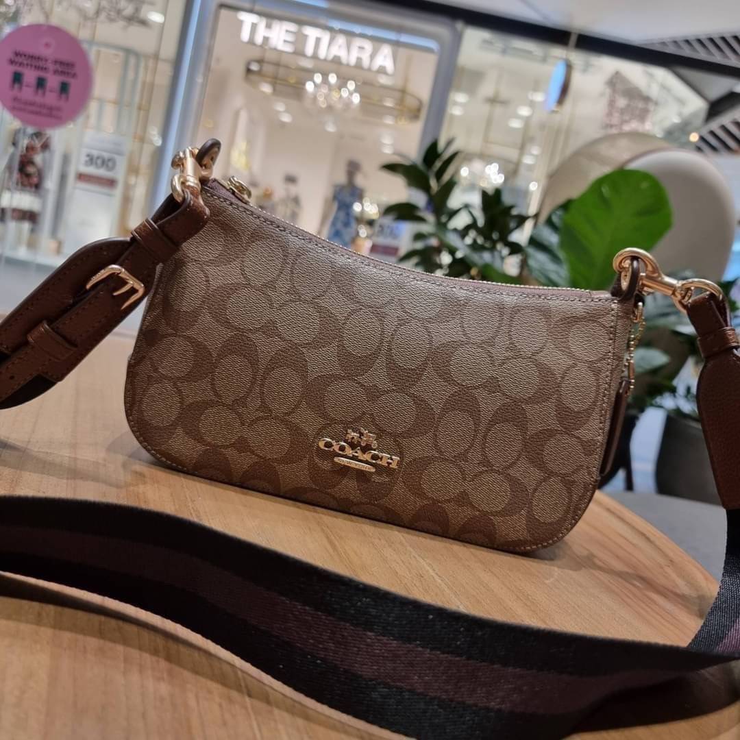 COACH C6818 JES BAGUETTE WITH BUFFALO PLAID PRINT (แอดไลน์ก่อนสั่งซื้อ)