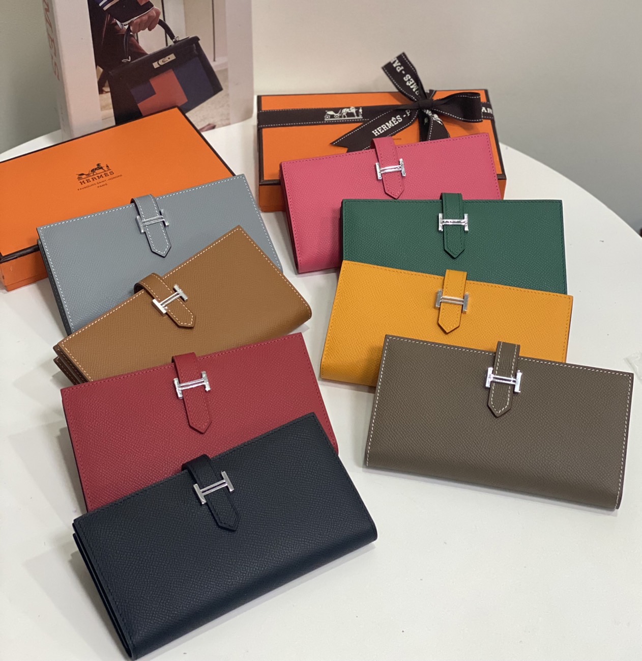 กระเป๋าสตางค์ hm bearn wallet epsom leather หนังแท้ ใบยาว มีหลายสี สอบถามเพิ่มเติมได้ค่ะ