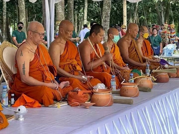 กุมาร หนูนุ้ย (ขนาดพกพา มีกำไลที่ข้อมือ) พิธีใหญ่ รุ่นแรก วัดโมคลาน จ.นครศรีธรรมราช ปี2565 เนื้อโลหะบรอนซ์รมดำ งานระดับจิ้วเวอร์รี่ #รับประกันแท้ - (สมนาคุณของแถมพิเศษเสกในพิธี ลูกปัดมหาเสน่ห์+ดอกบานไม่รู้โรย)