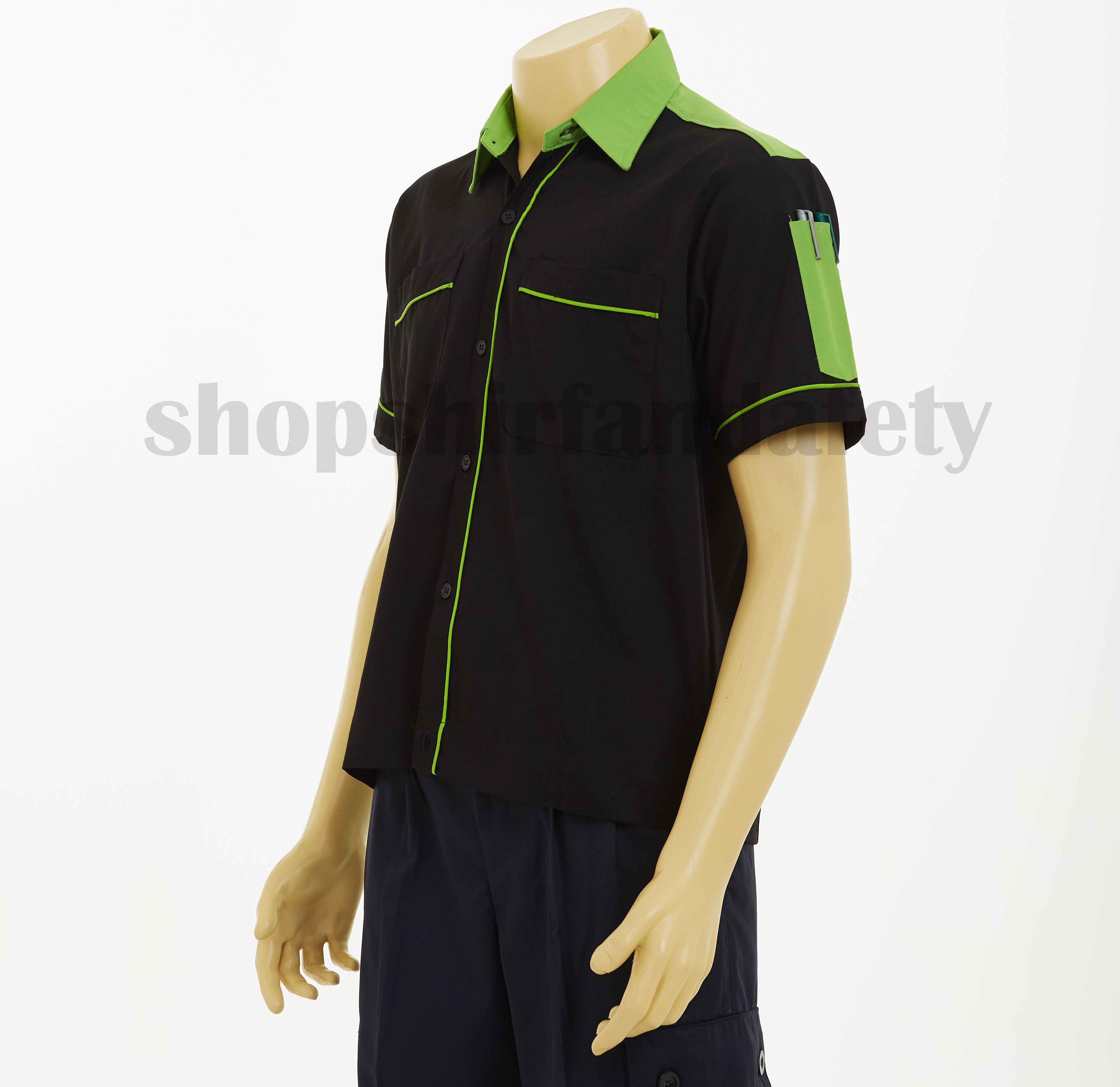 เสื้อช็อปแขนสั้นแบบดำบ่าเขียว