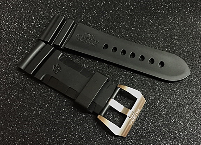 สายนาฬิกา Panerai แบบสายยางซิลิโคน สีดำ Size 26 mm.