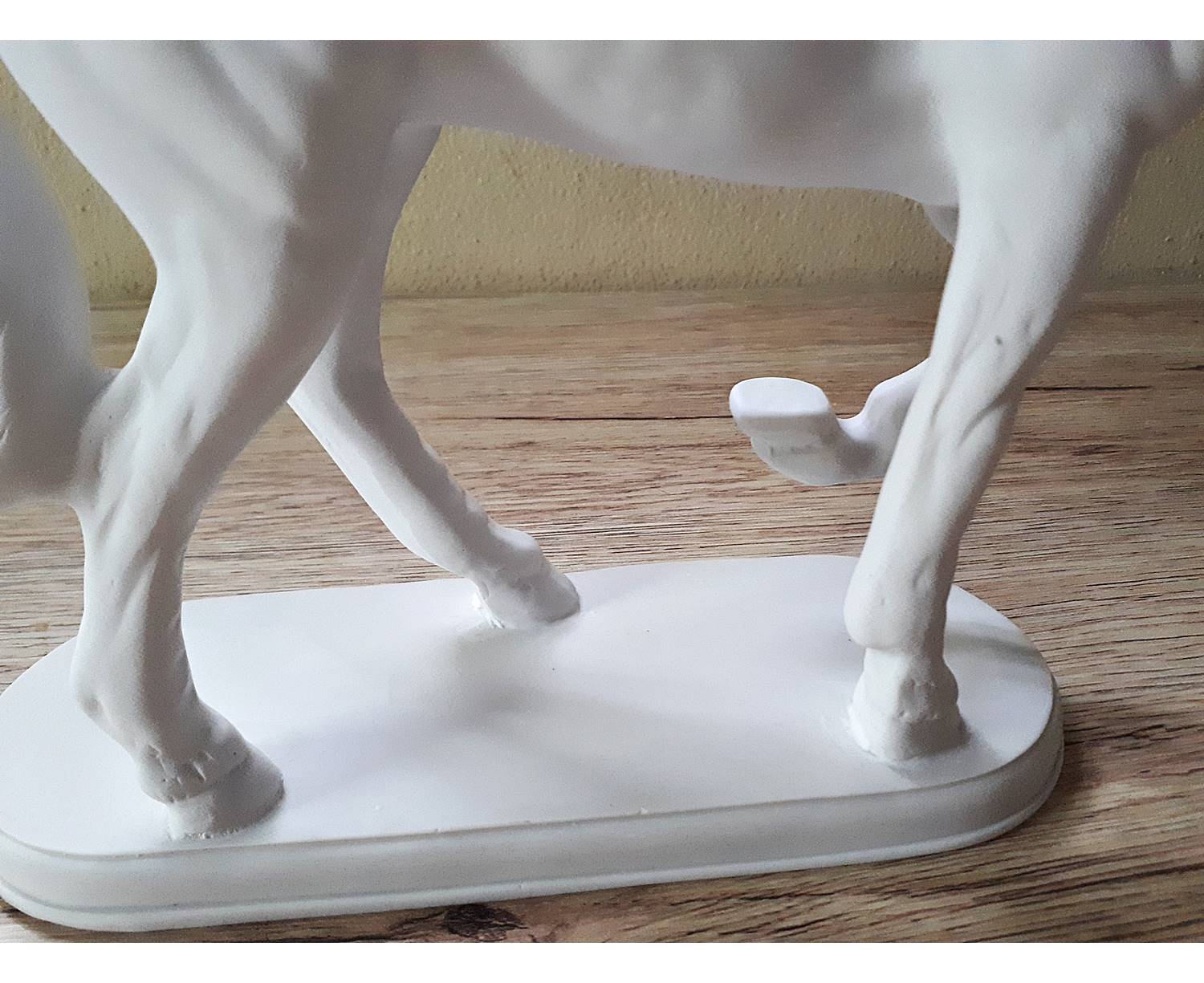 รูปหล่อ รูปปั้น ม้า เนื้อเรซิ่นสีขาว สีงา (กว้าง9-11นิ้ว สูง11นิ้ว ลึก3.5นิ้ว) (ขายปลีก ขายส่ง)