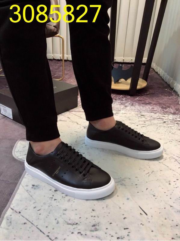 given men แบบอีกเยอะกดดูด้านในค่ะ size 38-44 ,45-46 มีบางแบบ