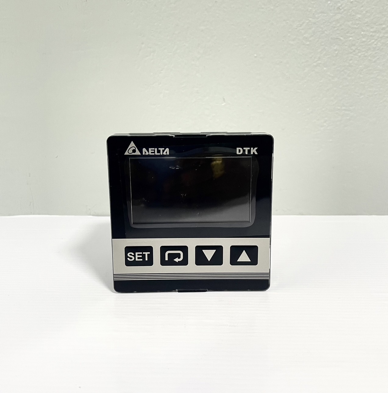 Delta Temperature ControllerDT Series Model: DTK9696V12 Voltage pulse output 12VDC +/-15%,RS-485 Communication