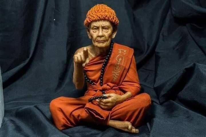 รูปหล่อ หลวงปู่หมุน วัดบ้านจาน ชี้ให้รวยทันใจ (ขนาดตั้งบูชา สูง9นิ้ว ฐาน7นิ้ว) ปี2562 #รับประกันแท้