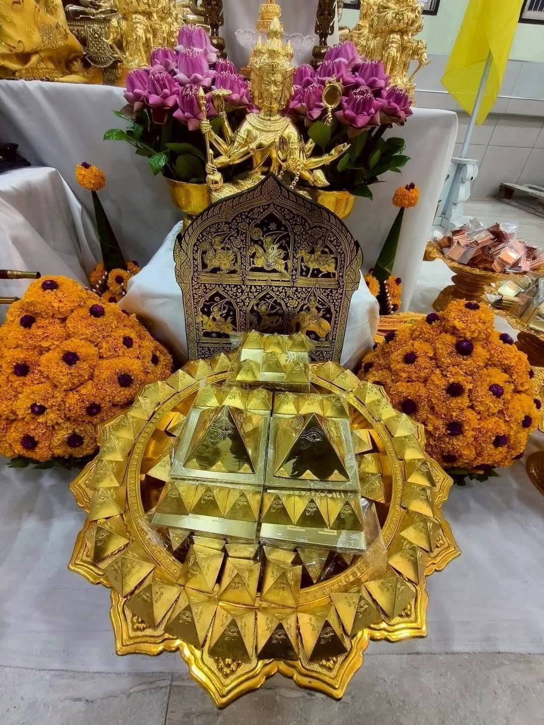 พีระมิด(เล็ก) เนื้อทองเหลือง ปี2568 - หลวงพ่อบ๊ะ วัดโพธิลังการ์