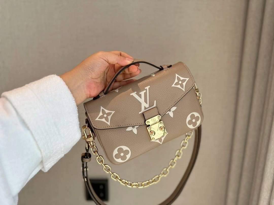 LV Pochette Métis East West (แอดไลน์ก่อนสั่งซื้อ)