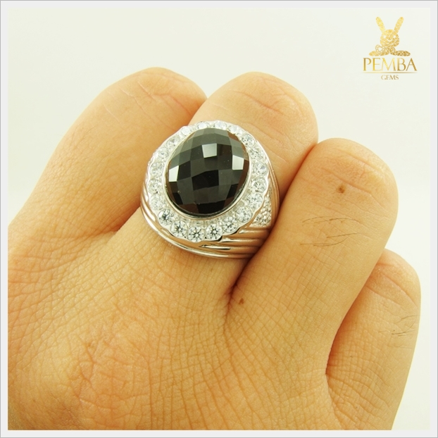 แหวนนิลกาญ เงินแท้925 ชุบทองคำขาว ล้อมเพชรCZ อย่างสวยงาม