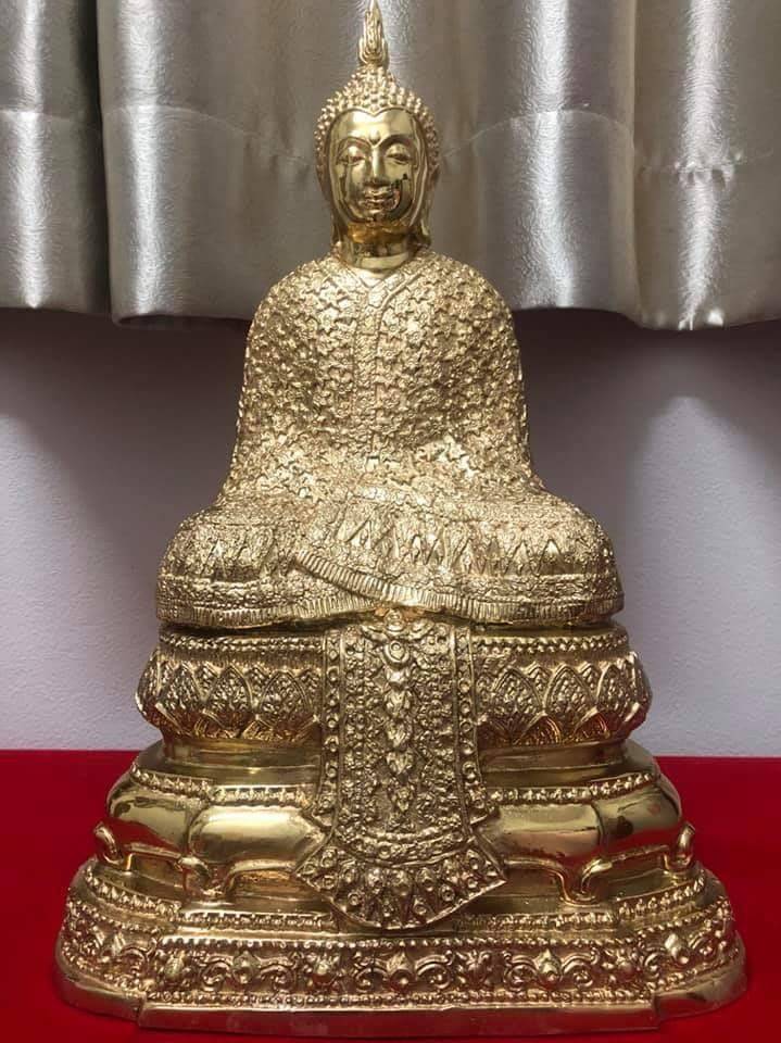 รูปหล่อ พระแก้วมรกรต 3ฤดู เนื้อทองเหลือง ขัดเงา (หน้าตัก7นิ้ว)