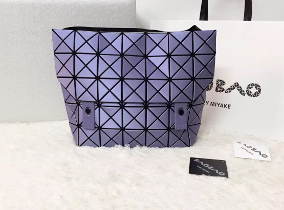 กระเป๋าสะพายข้าง issey rock sholder bag รุ่นใหม่ สีม่วงแมทด้าน