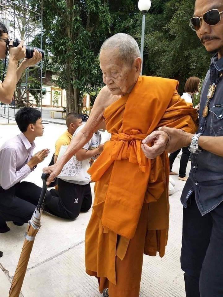 นกสาริกาเรียกทรัพย์ (พุทธคุณ เมตตาเสน่ห์ ค้าขาย เรียกทรัพย์) เนื้อผงคลุกรัก ปี2562