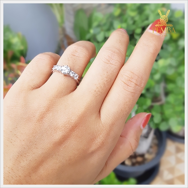 แหวนเพทายขาวแท้ สวยใสประกายเพชร แหวนอัญมณีคู่ใจ แหวนพลอยแท้