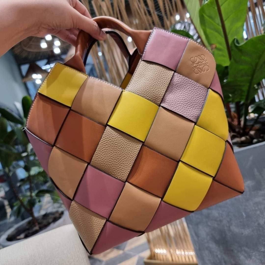 LOEWE SURPLUS LEATHER WOVEN BASKET BAG (แอดไลน์ก่อนสั่งซื้อ)