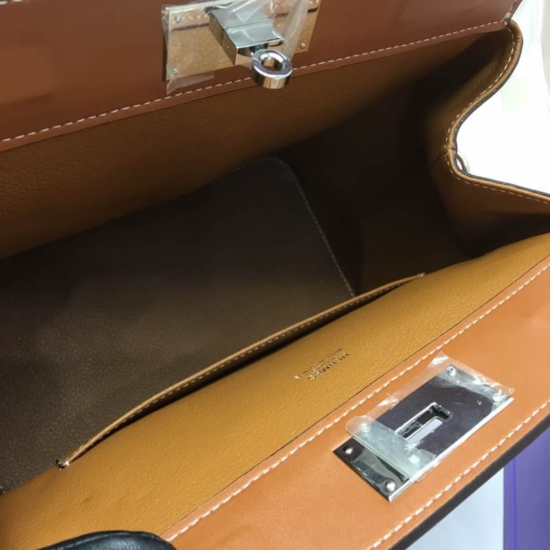 กระเป๋า hm toolbox box skin 26 cm สีน้ำตาล