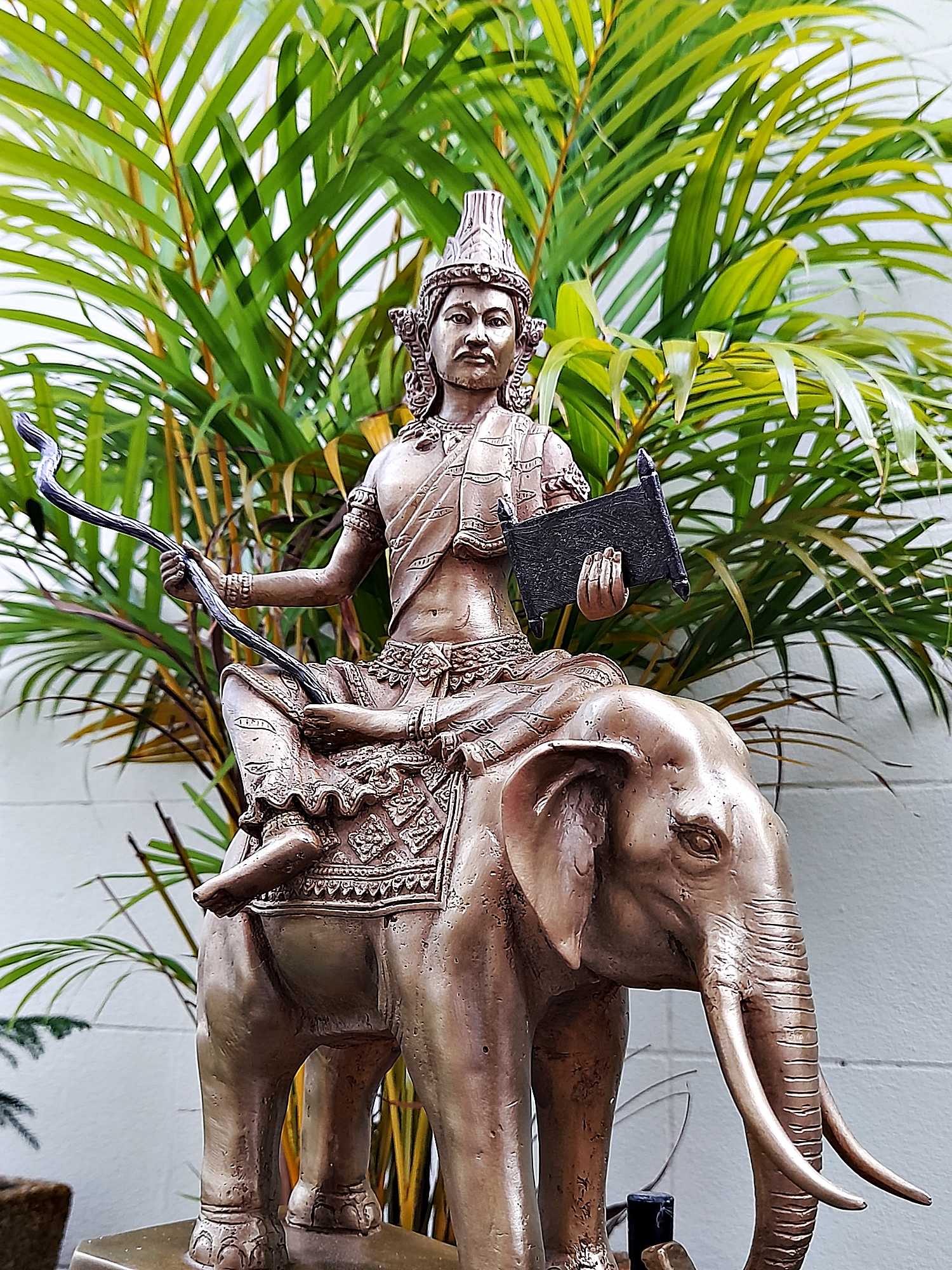 รูปหล่อ ปู่พระฤาษี ทรงช้าง ถือไม้เท้า กระดานชนวน (พระพฤหัสบดี แห่ง สติปัญญา บรมครูของทุกสรรพศาสตร์วิชา(เป็นหัวหน้าของปู่ฤาษี180ตน)) (ขนาดตั้งบูชา สูง14นิ้ว ยาว9นิ้วครึ่ง ลึก4นิ้วครึ่ง) เนื้อทองเหลือง #ปลุกเสกแล้ว #รับประกันแท้