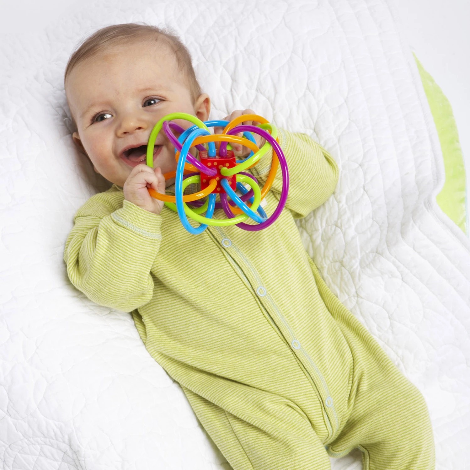 ยางกัดทรงลูปเสริมพัฒนาการ The Manhattan Toy Winkel Rattle and Sensory Teether