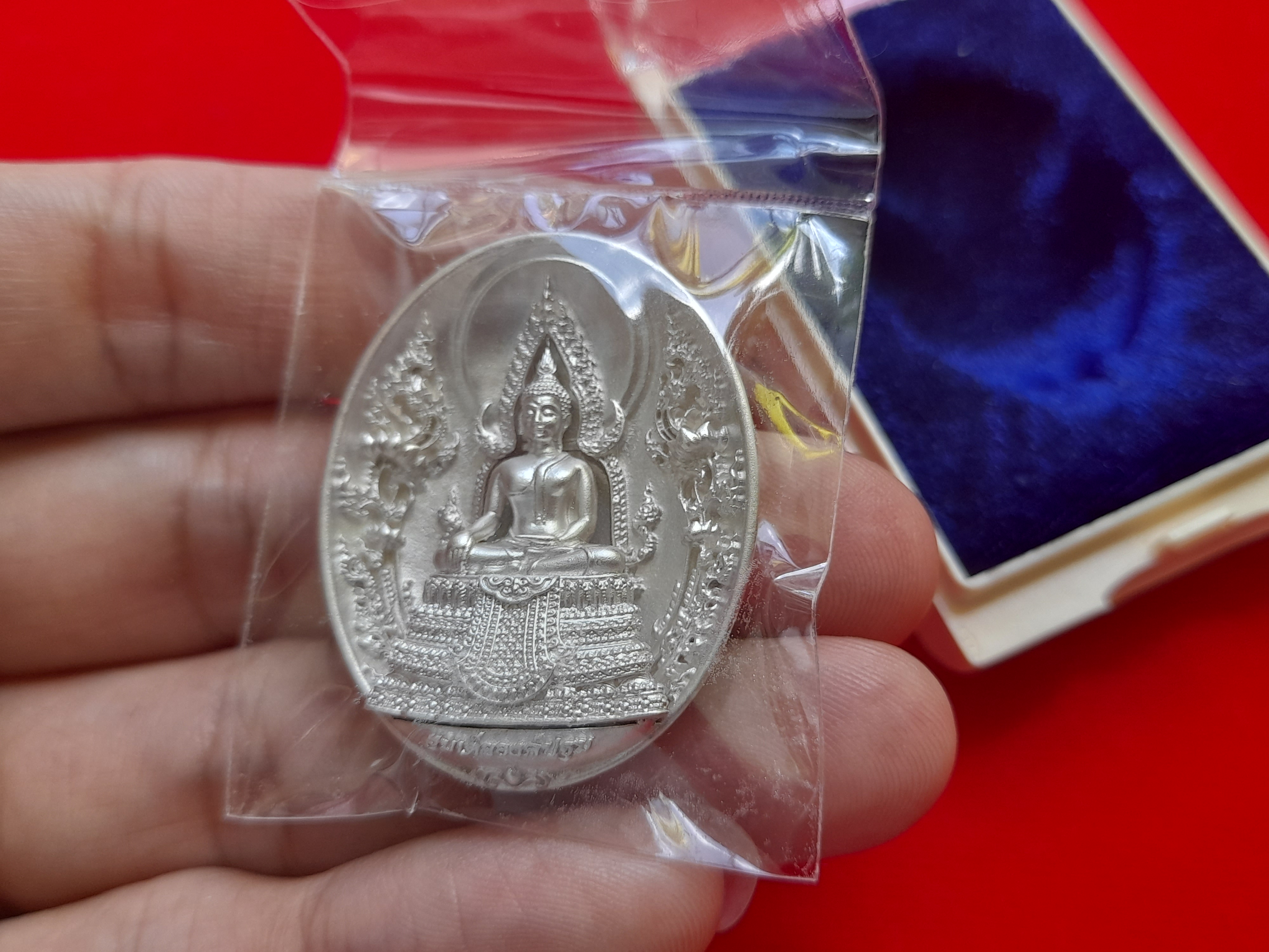 เหรียญสมเด็จองค์ปฐมมหาสะท้อน หลังยันต์เกาะเพรช เนื้อเงินแท้(ชนวนเงินแท้ล้วนๆ จากการหล่อ พระปัจเจกพุทธเจ้า 40นิ้ว) ปี2564 - หลวงพ่อเล็ก วัดท่าขนุน