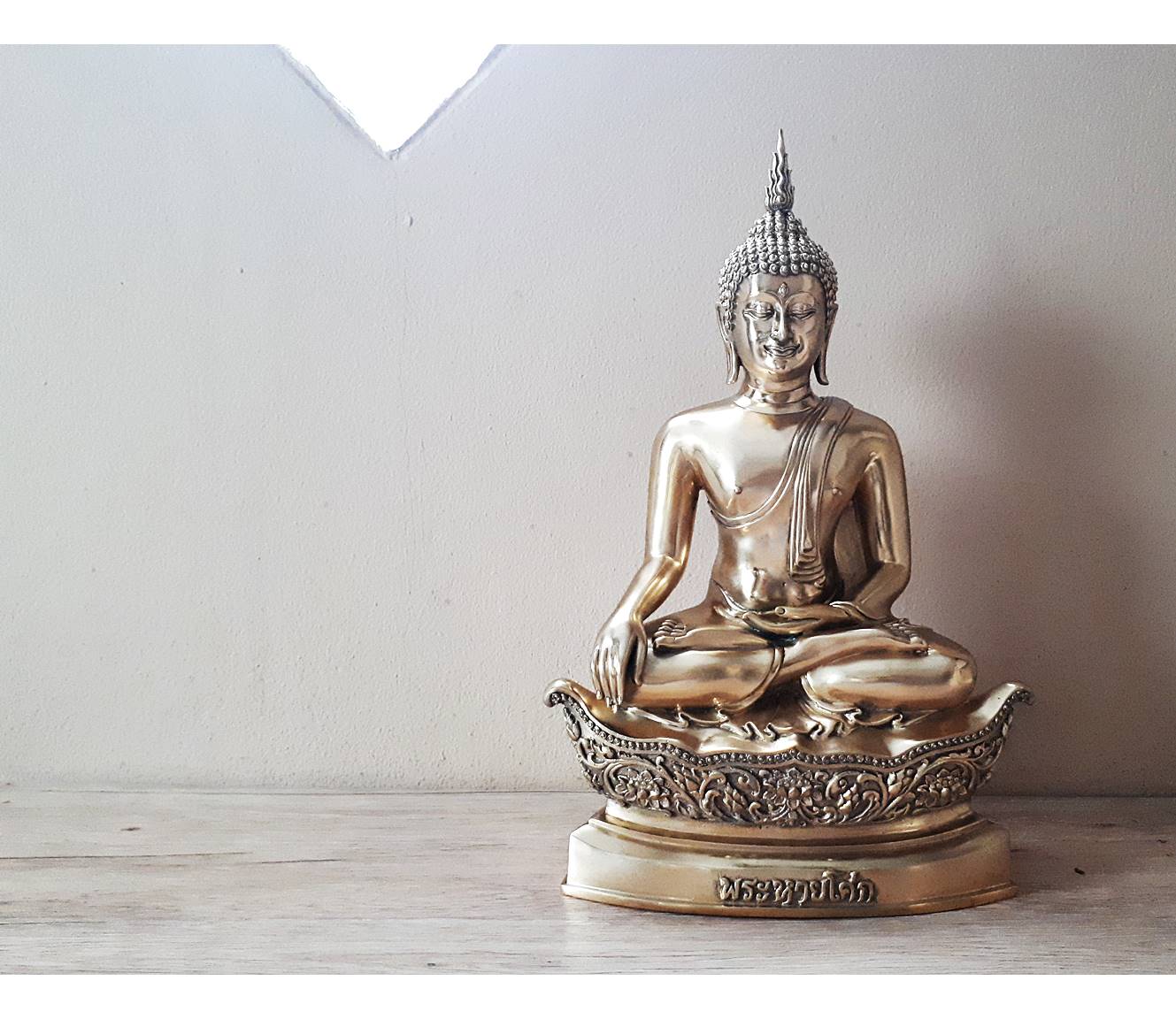 รูปหล่อ หลวงพ่อหายโศก(พระหายโศก) (ขนาดบูชา หน้าตัก9นิ้ว) เนื้อทองเหลืองปัดเงา ปี2561