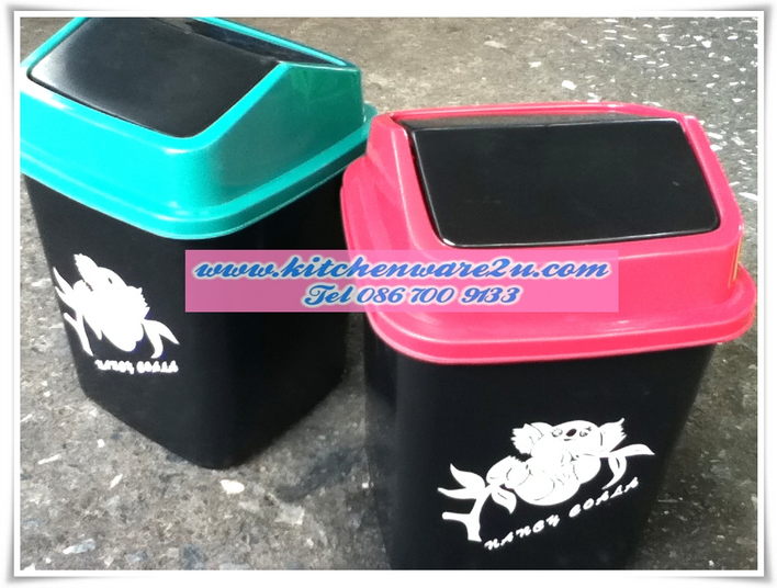 P06004 ถังขยะเหลี่ยมฟรีเบิร์ด ฝาสวิง จุ 5 ลิตร สีดำ (19.5 x 19.5 x 28.5) No.9859 (ราคาส่งต่อ 1 โหล :12 ใบ)