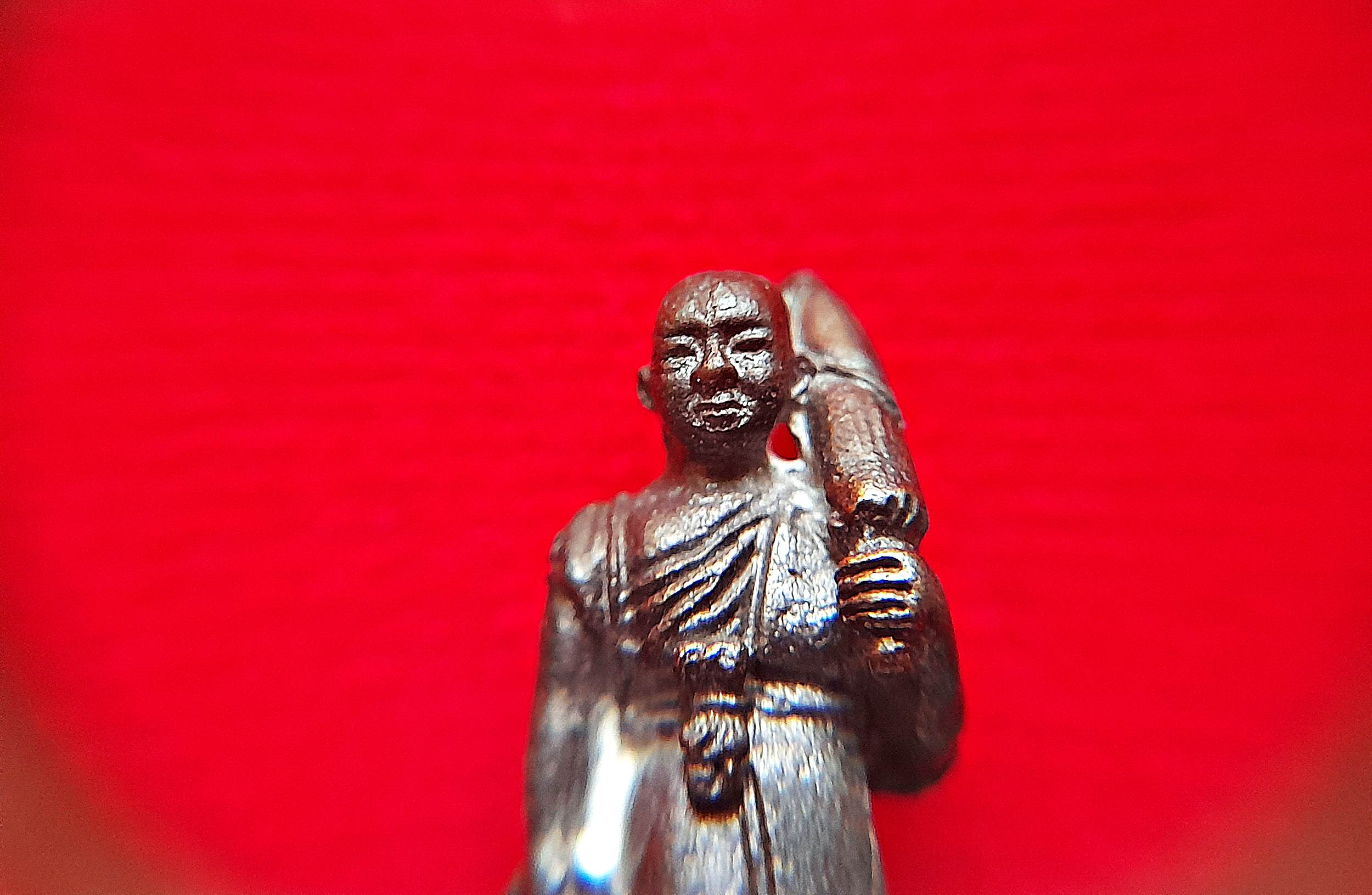 รูปหล่อ หลวงพ่อยงยุทธ ปางธุดงค์ รุ่น2 (ขนาดห้อยคอ) ปี2541 #รับประกันแท้และทัน - หลวงพ่อยงยุทธ วัดเขาไม้แดง จ.ชลบุรี