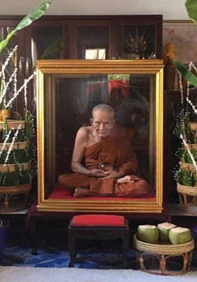 ตู้กระจก ตู้ครอบพระ ตู้ใส่พระ ขนาดใหญ่ (งานสั่งทำ) (ขายปลีก ขายส่ง) (พระ องค์ขนาดใหญ่ 30นิ้ว) (ตู้ขนาด สูง50นิ้ว กว้าง38นิ้ว))