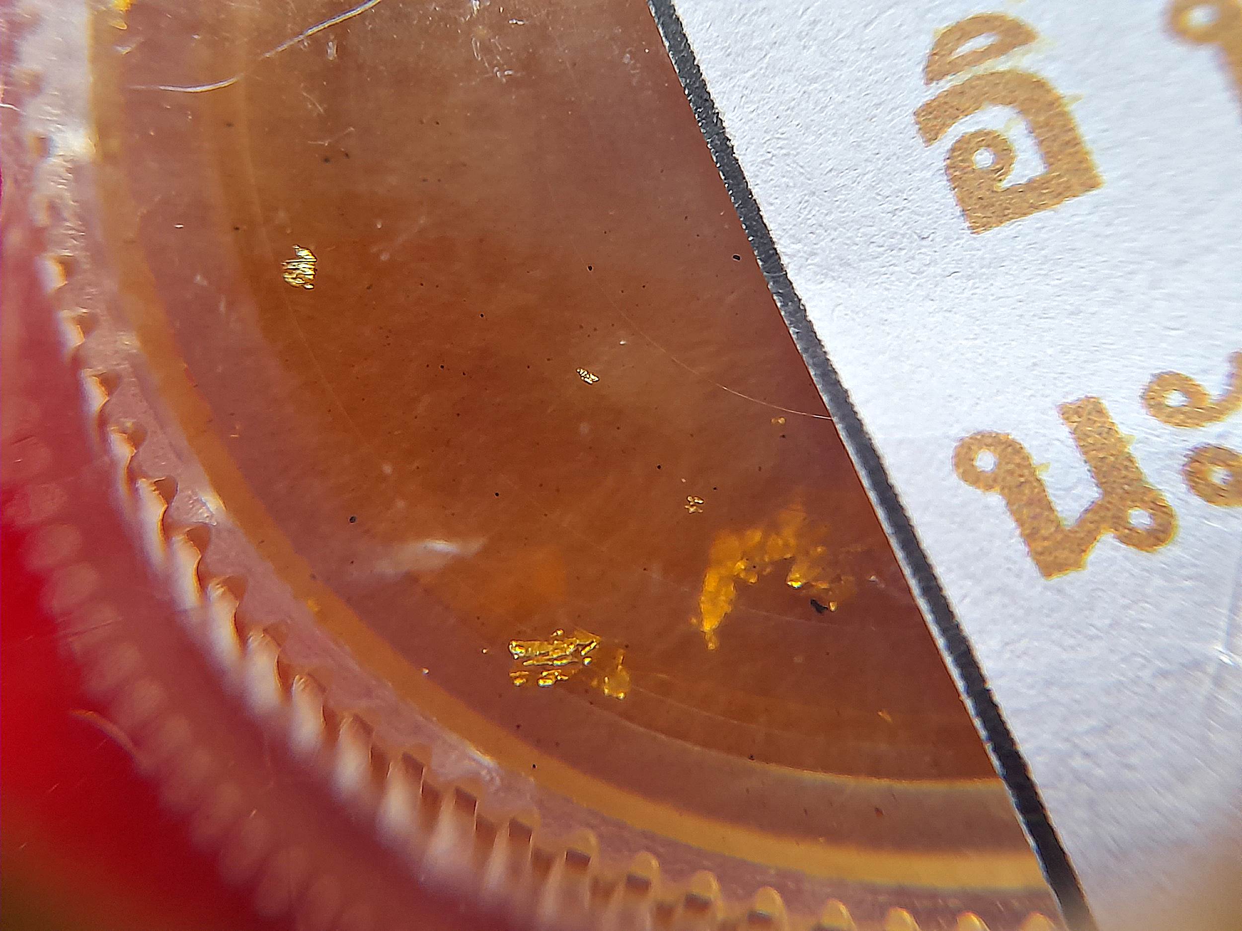 สีผึ้งพญาหงษ์ทอง ปี2553 - หลวงพ่อถาวร วัดปทุมวนาราม