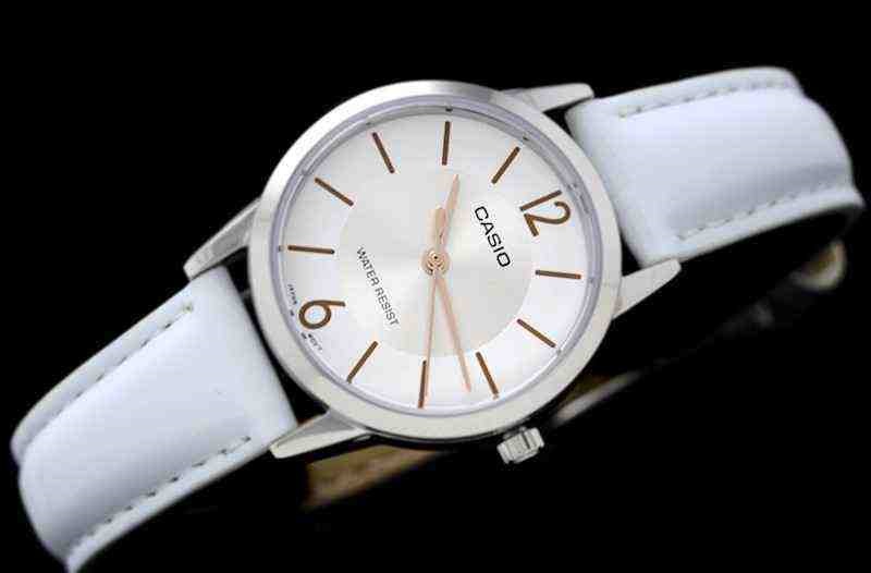 Karnvera Shop นาฬิกาข้อมือผู้หญิง Casio Standard Analog Woman Watch LTP-1377L-7B (สินค้าราคาพิเศษ ไม่มีกล่อง)