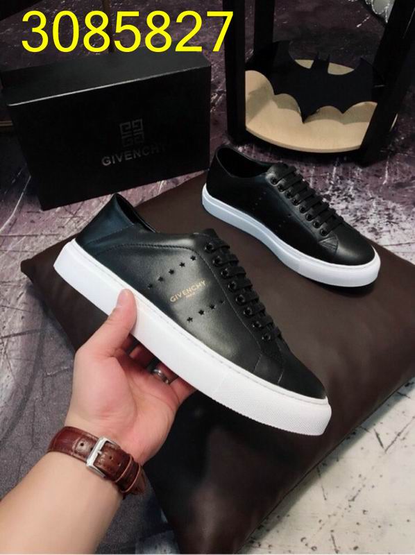 given men แบบอีกเยอะกดดูด้านในค่ะ size 38-44 ,45-46 มีบางแบบ