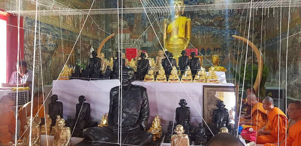 เหรียญหลวงพ่อกวย วัดโฆสิตาราม(วัดบ้านแค) เนื้อกระไหล่ทองคำ ลงยาแดง ปี2562 (แยกจากชุดกรรมการ) #รับประกันแท้ รูปภาพ สี หลวงพ่อกวย วัดโฆสิตาราม(วัดบ้านแค) (ขนาดตั้งบูชา 11x15นิ้ว) ปี2562 #รับประกันแท้ -- #พิธีดีมากดวงจิตหลวงพ่อกวยมาเสกให้เอง