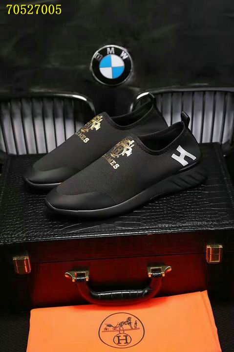 hm men แบบอีกเยอะกดดูด้านในค่ะ size 38-44 ,45-46 มีบางแบบ