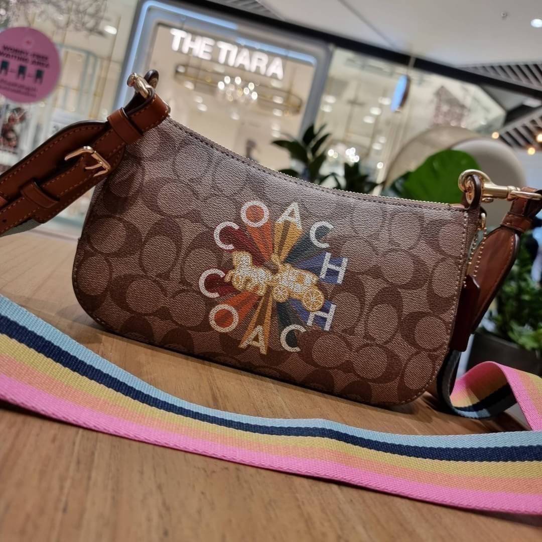 COACH C7973 JES BAGUETTE WITH LADYBUG FLORAL PRINT (แอดไลน์ก่อนสั่งซื้อ)
