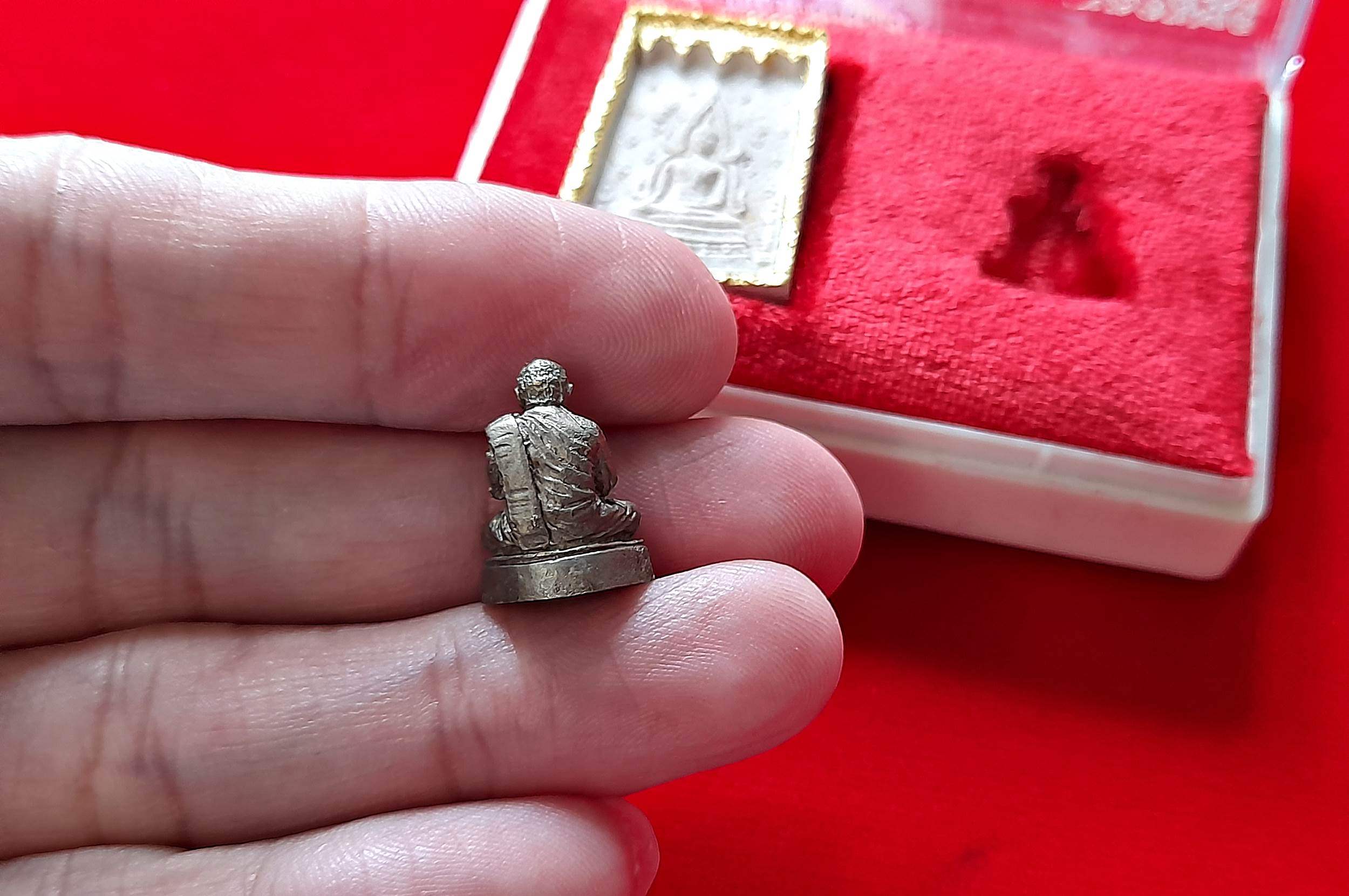 พระพุทธชินราช หลัง รูปเหมือน หลวงพ่อยงยุทธ ออกธุดงค์ ปิดทองเดิม เนื้องผง(เส้นผมเกศา พลอยเสก) + รูปหล่อ เต็มองค์ เนื้อโลหะ (ชุดกฐิน) ปี2537 #รับประกันแท้และทัน - หลวงพ่อยงยุทธ วัดเขาไม้แดง จ.ชลบุรี