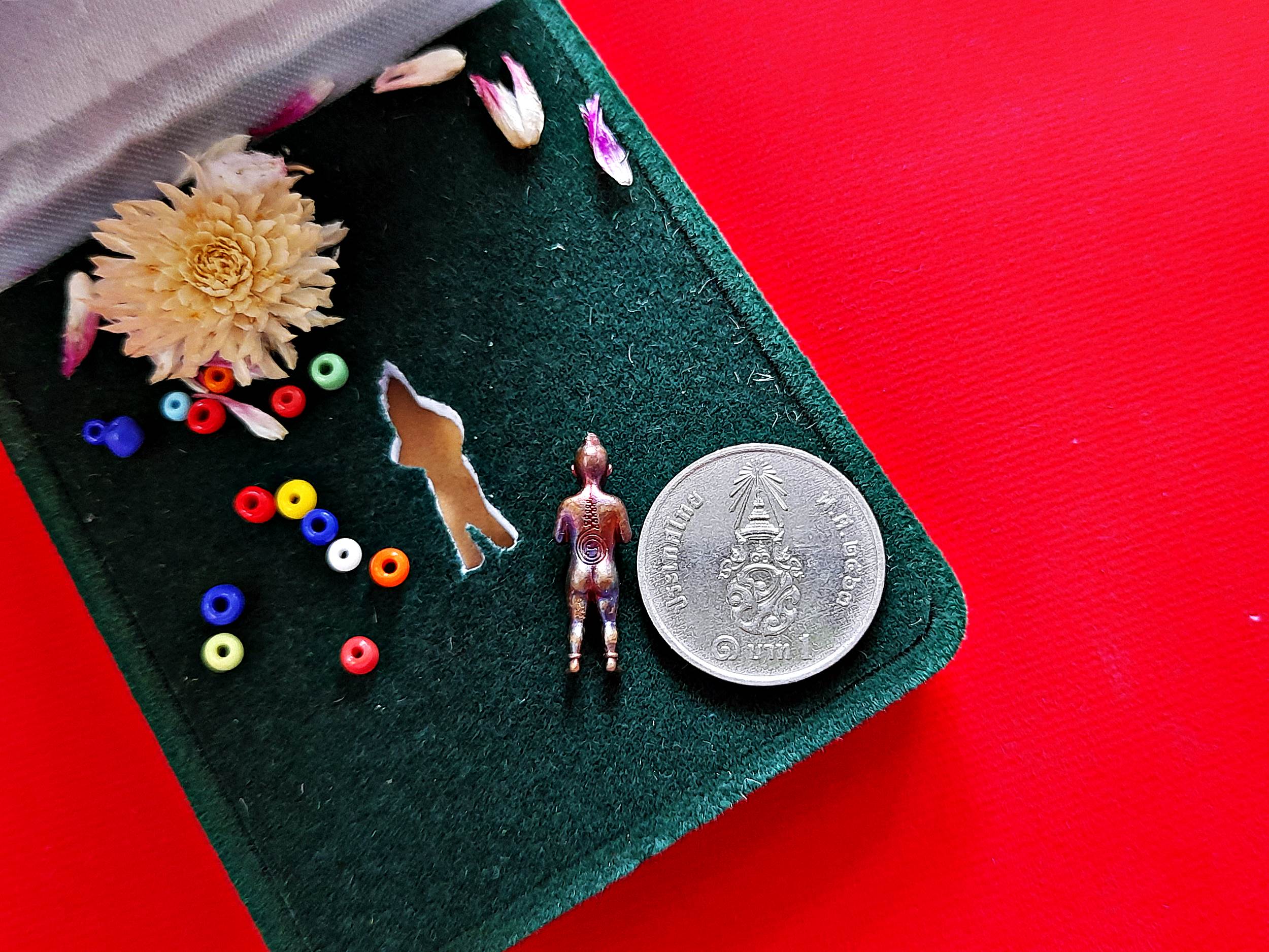 กุมาร หนูนุ้ย (ขนาดพกพา มีกำไลที่ข้อมือ) พิธีใหญ่ รุ่นแรก วัดโมคลาน จ.นครศรีธรรมราช ปี2565 เนื้อโลหะบรอนซ์ สีไทเทเนียม รุ้ง งานระดับจิ้วเวอร์รี่ #รับประกันแท้ - (แถมของพิเศษเสกในพิธี ลูกปัดมหาเสน่ห์+ดอกบานไม่รู้โรย)