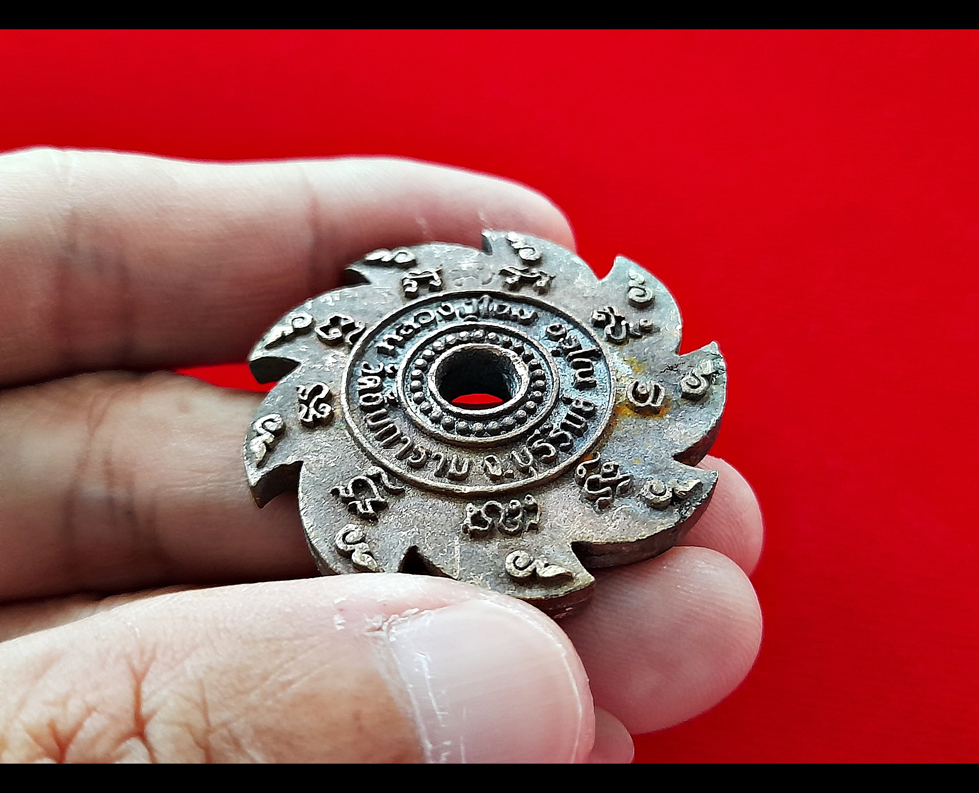 กงจักรนารายณ์ เนื้อโลหะมหาชนวน (ขนาด4ซ.ม) ปี2564 (สร้างน้อย 318วง) #รับประกันแท้ - หลวงปู่โฉม วัดอัมภาราม จ.บุรีรัมย์