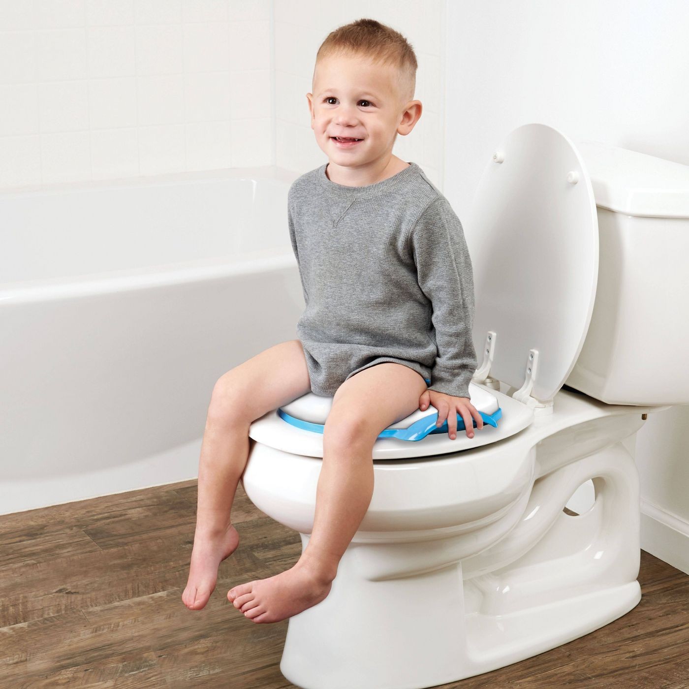 อุปกรณ์รองนั่งชักโครกสำหรับเด็ก Ginsey Disney Mickey Mouse "All Star" Soft Potty Seat