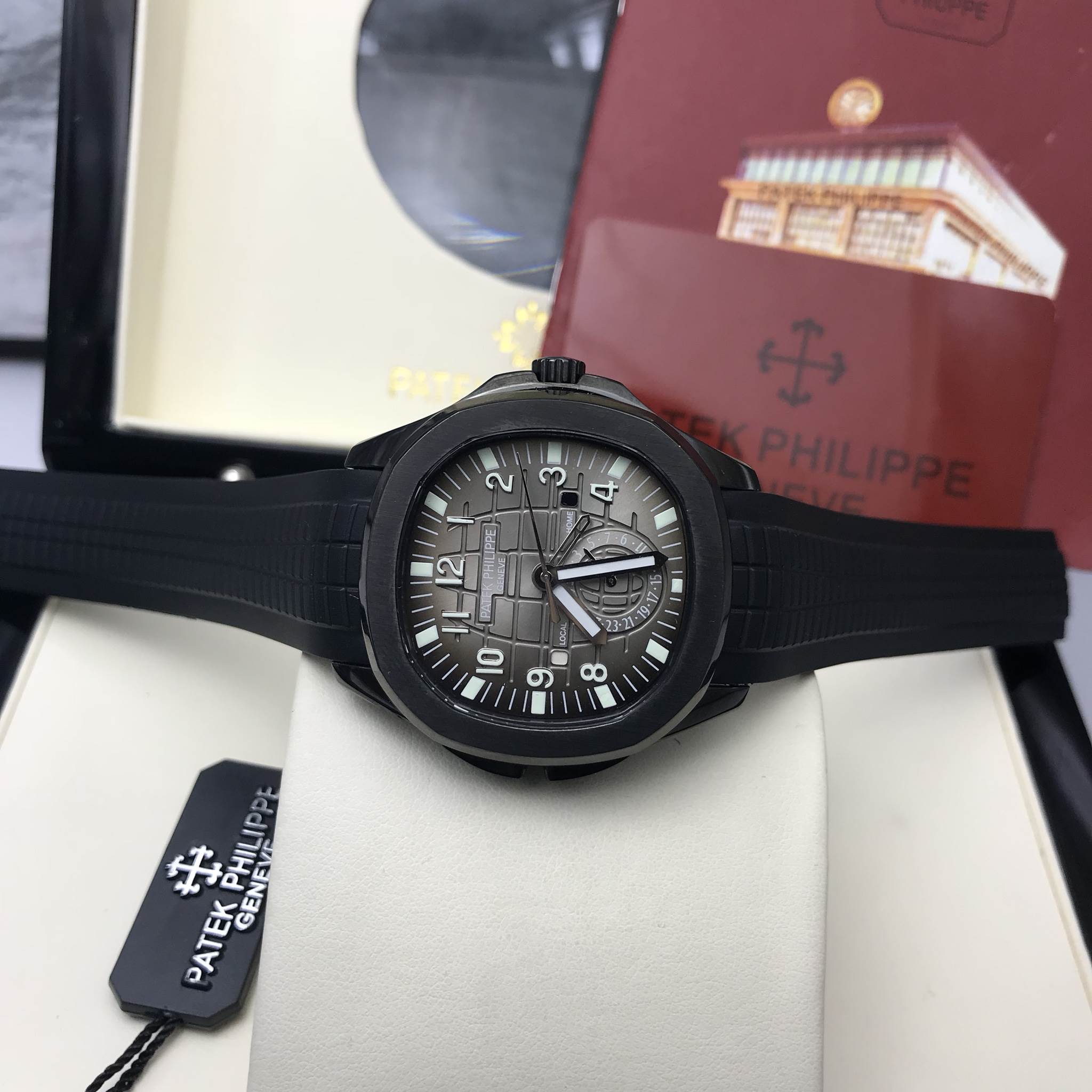 นาฬิกา Patek Philippe Aquanaut Travel Time Reference 5164R เซรามิกดำ Mirror Swiss