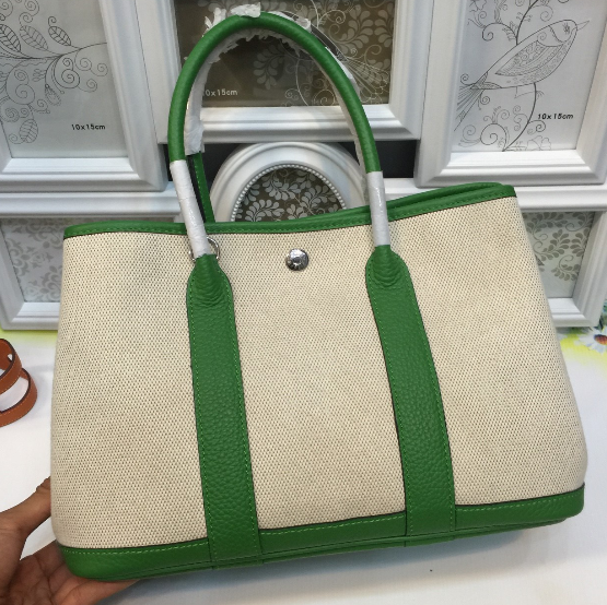 กระเป่า hm garden party leather + canvas 30 cm ตอนนี้มีแต่งานสั่งทำราคาหลักหมื่นสอบถามได้ค่ะ