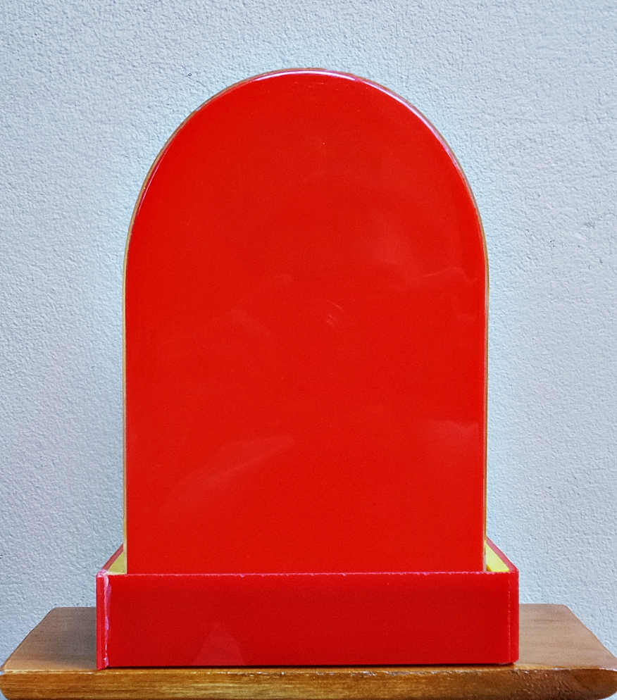 ตู้ครอบพระพุทธรูป ครอบแก้ว สีเหลือง สีแดง หลังลายธรรมจักร 4x6 นิ้ว