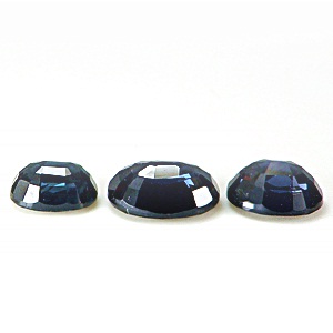 พลอยบลูสปิเนล Blue Spinel หนักรวม 3.75 กะรัต สีใกล้เคียงกัน สีน้ำเงินเข้มความสะอาด 2 เม็ดใหญ่มองตาเปล่า 80%-90%ส่วนเม็ดเล็กมองตาเปล่าไม่มีตำหนิค่ะ