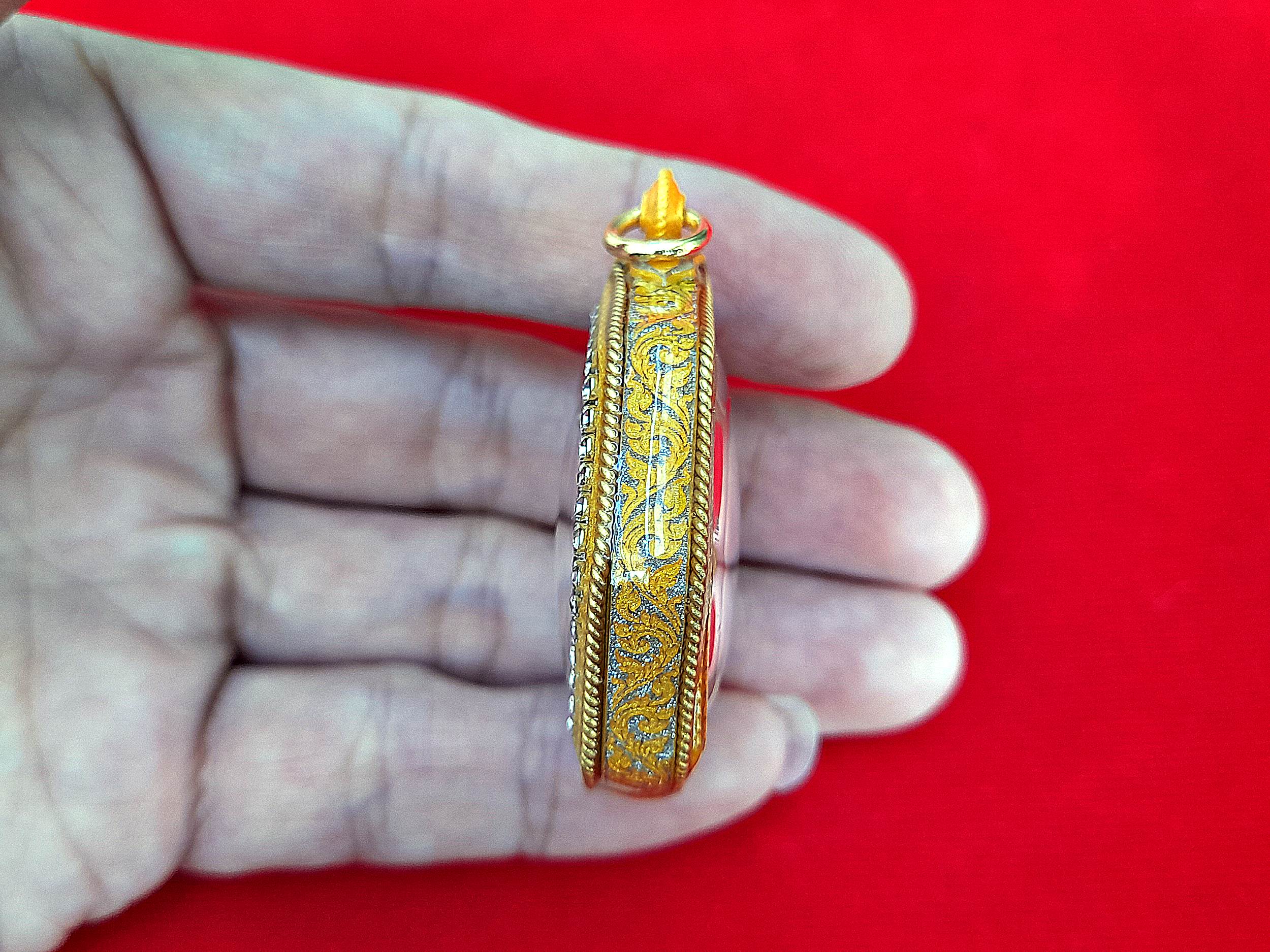 เหรียญ หลวงปู่ เดินหน อิเกสาโร เพรชยอดมงกุฎ หกเหลี่ยม ระงับโศก-รับโชคทุกทิศ เนื้อเงินแท้(ผสมทองคำและชนวนสัมฤทธิ์) ปี2565 #รับประกันแท้ (เลี่ยมกันน้ำล้อมเพรช) - จัดสร้างโดย ฅนขลังคลังวิชา