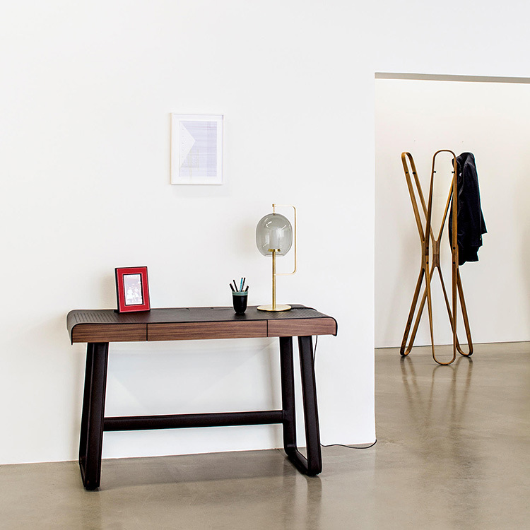 โคมไฟตั้งโต๊ะโป๊ะแก้วรมควันทรงรีโครงเหล็กสไตล์โมเดิร์น [T-8002]