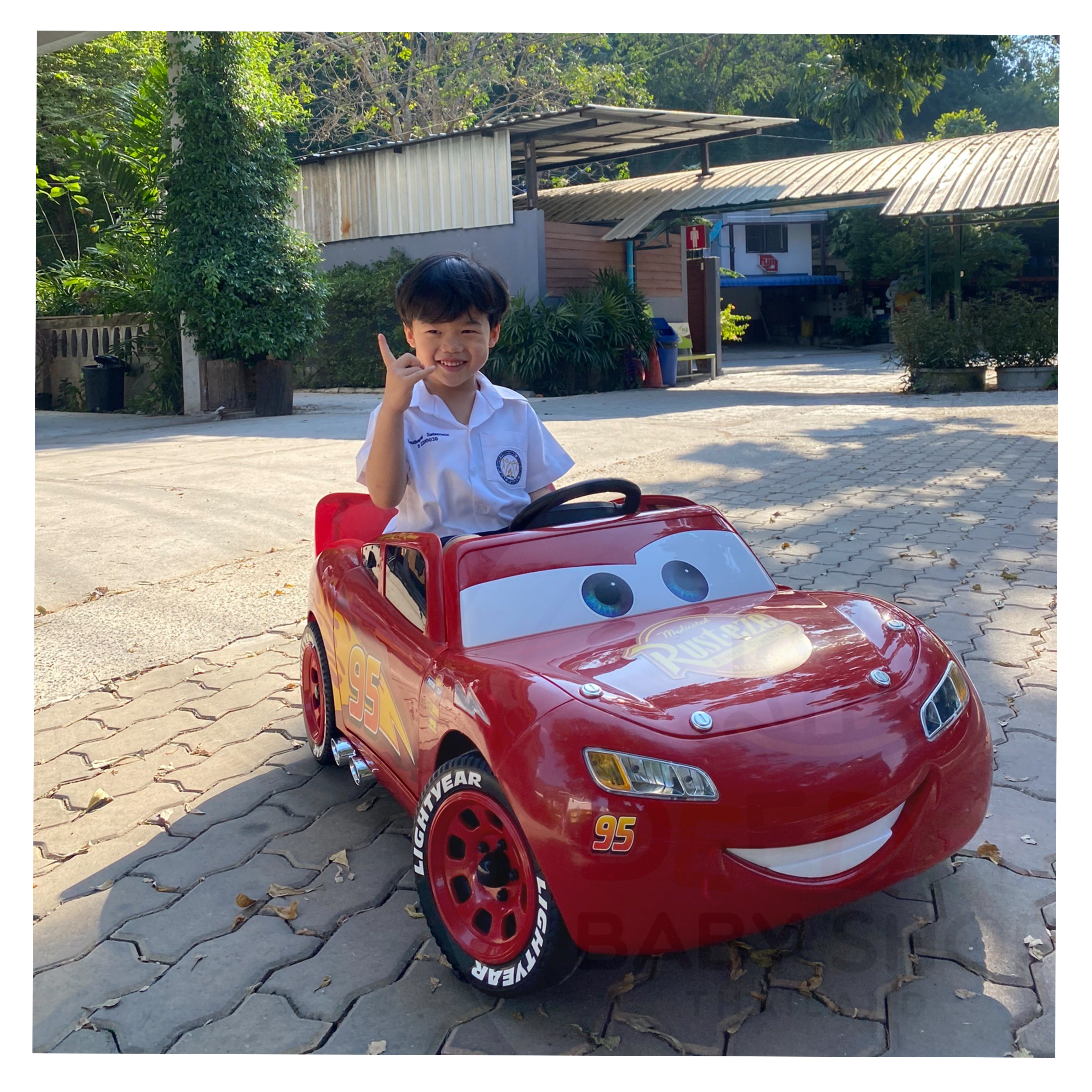 รถแบตเตอรี่สุดเท่ห์สำหรับเด็ก Huffy Disney Cars 3 Lightning McQueen 6V Battery-Powered Ride-On (Plus Adapter)