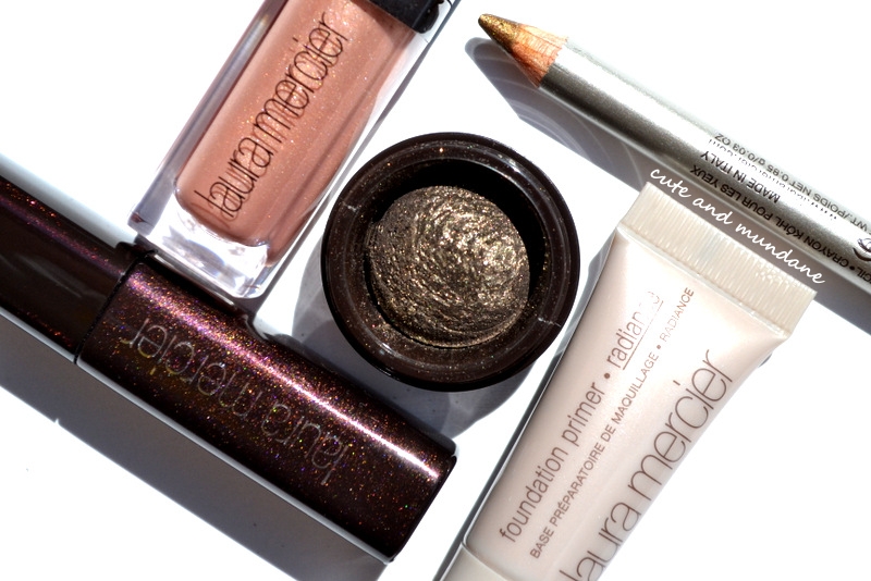 (Tester) Laura Mercier Baked Eye Colour # Black Karat 0.5g อายชาโดว์สีสวยหรูสุดคลาสสิค ผสานสีสันได้อย่างลงตัว พร้อมประกายแวววาวเนื้อเนียนละเอียด ให้คุณแต่งแต้มสีสันบนเปลือกตาได้โดดเด่นสวยงามไม่ซ้ำใคร