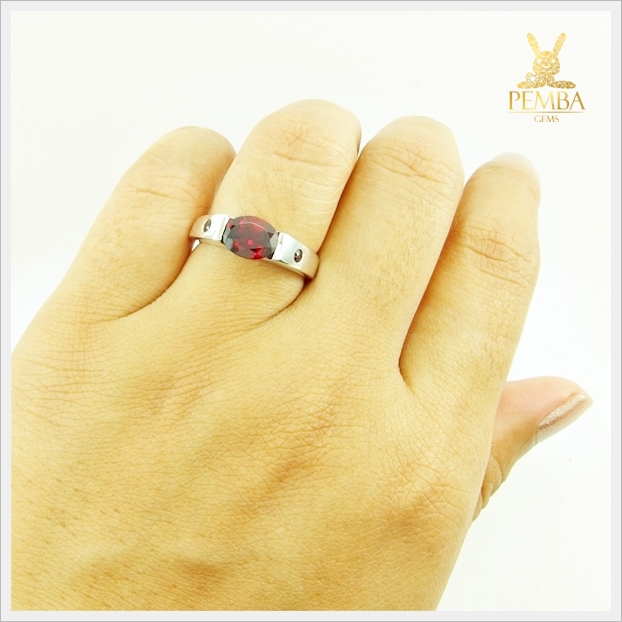 แหวนโกเมนแท้ สีแดงแก่ก่ำไฟดี สวยเก๋อยางมีสไตล์ แหวนพลอยแท้