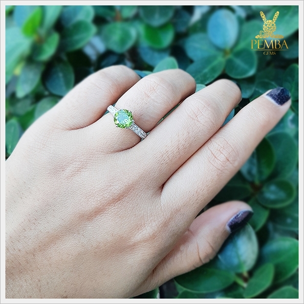 แหวนเพริดอตแท้ อัญมณีสีเขียวใบไม้อ่อน เจิดจรัสบนนิ้ว แหวนพลอยแท้