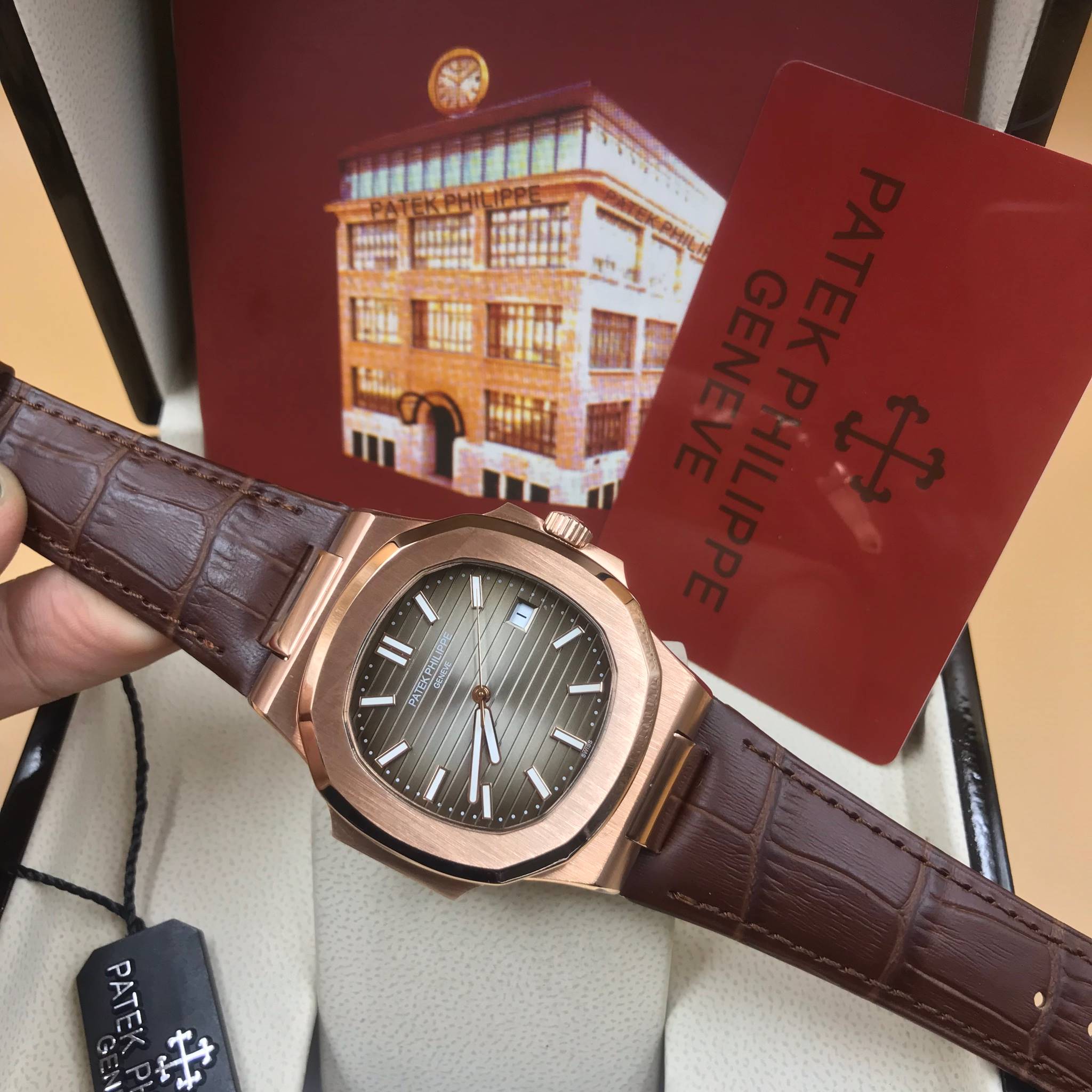 นาฬิกา Patek Philippe รุ่น Nautilus งาน Mirror Swiss สายหนังสีน้ำตาล หน้าน้ำตาล