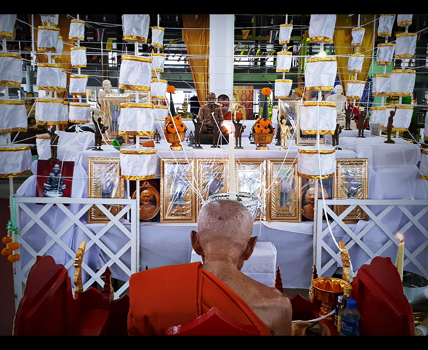 รูปหล่อ เซียนแปะ วัดศาลเจ้า ถือ กระบี่และแส้ ล้างอาถรรพ์ (ขนาด 8.9นิ้ว) (สร้างตามจำนวนที่สั่งจอง) เนื้อโลหะชนวน ฐานบรรจุผงมวลสารฟ้าประทานพร ปี2561 #รับประกันแท้ - หลวงพี่เก่ง วัดท่าเสา ปลุกเสก