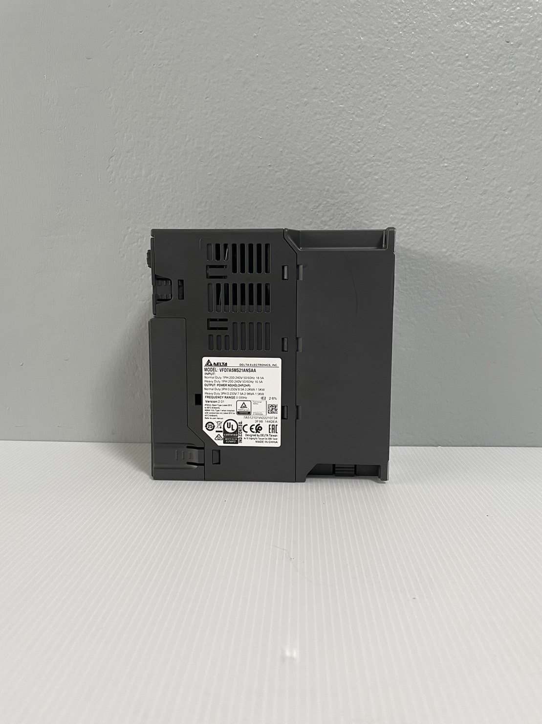 Delta MS300 VFD7A5MS21ANSAA 2HP 1.5kW Input 1-Phase 220V Output 3-Phase , 220V
