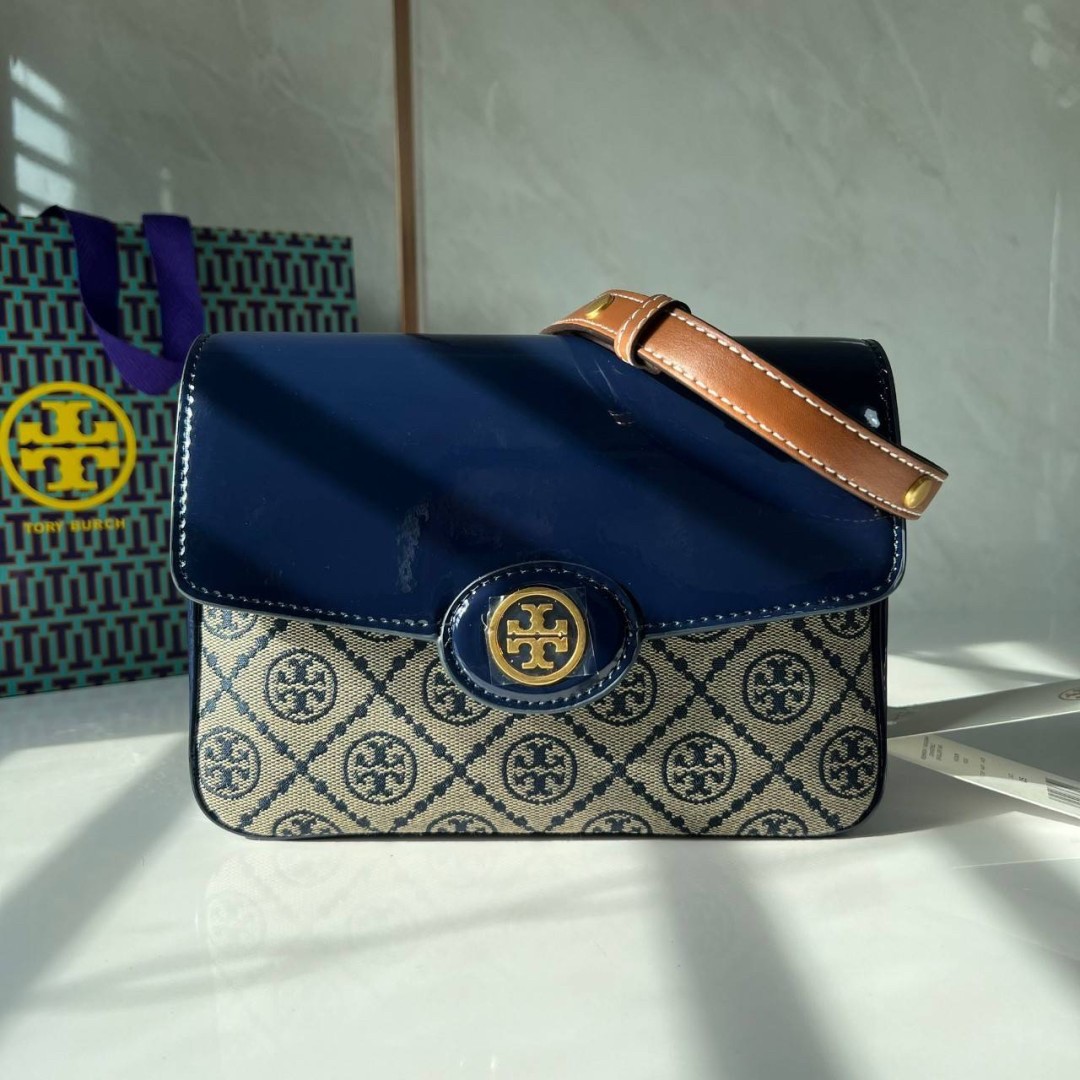 Tory Burch Robinson T Monogram Convertible Shoulder Bag (แอดไลน์ก่อนสั่งซื้อ)