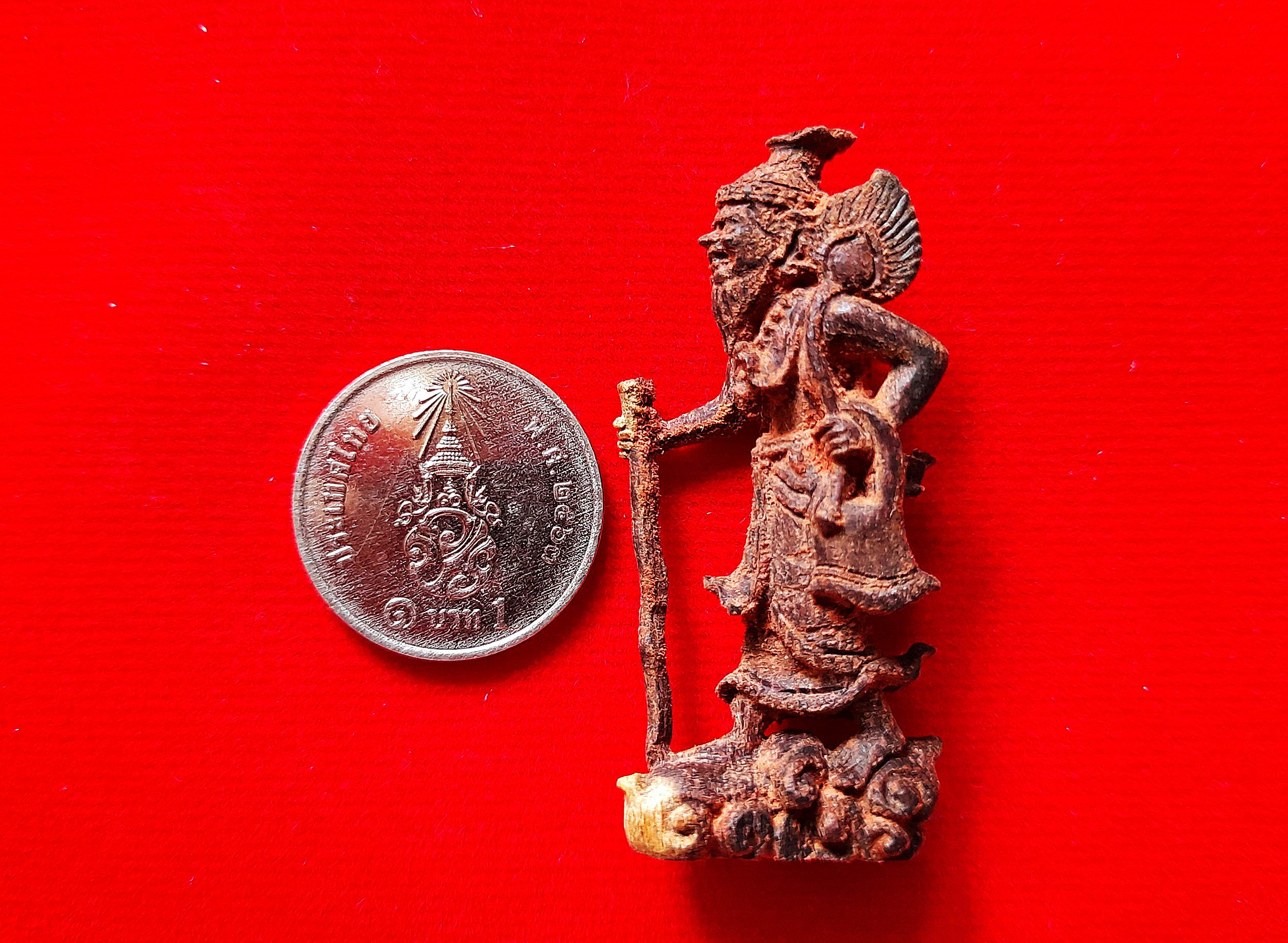 พ่อปู่ พระฤาษี เดินดง เหยียบเมฆ เนื้อไม้แกะสลักแก่นมะขาม(แก่นมะขาม คือ ดีที่สุดในการแกะพระฤาษี) (ขนาดสูง4.5ซม.) ปี2565 (จำนวนการสร้าง227องค์) #รับประกันแท้ - (พุทธคุณอานุภาพ มีอะไรขอท่านช่วยได้ทุกเรื่อง เพราะเป็นเจ้าของสรรพวิชาต่างๆ)